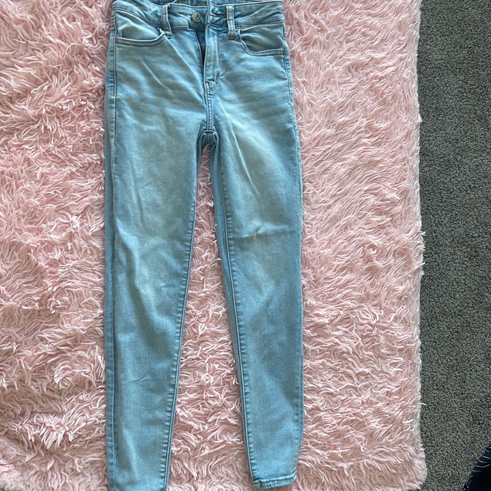 Light wash American Eagle jeans size 2 short